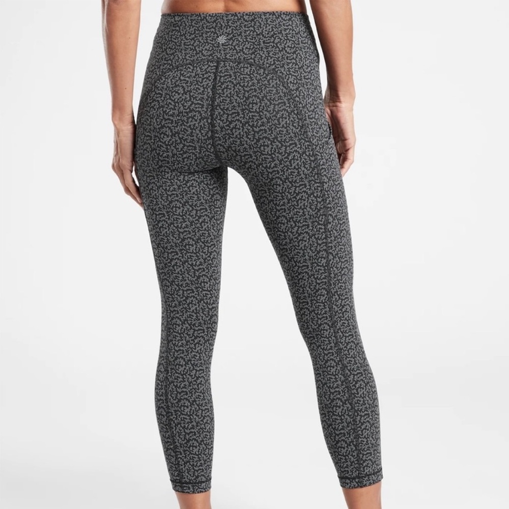 Athleta Ultimate Stash Pocket Textured 7/8 Tight